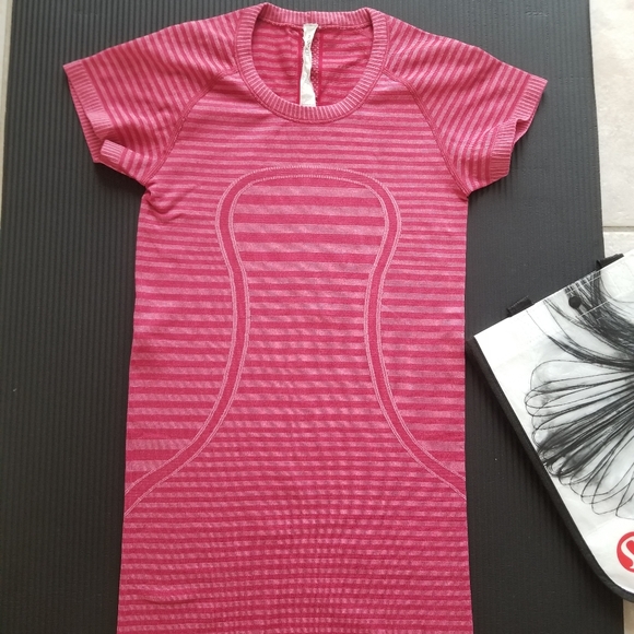 lululemon athletica Tops - Lululemon Swiftly Tech short sleeve Top